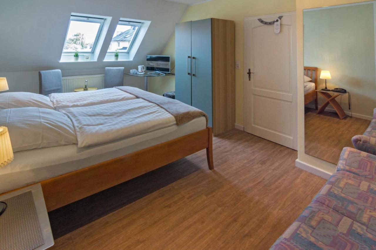 Hotel Am Elisabethufer イェファー エクステリア 写真